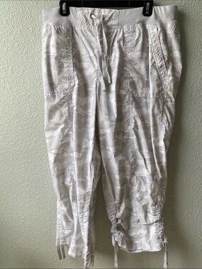 DKNY White & Light Gray Cropped Cargo Joggers